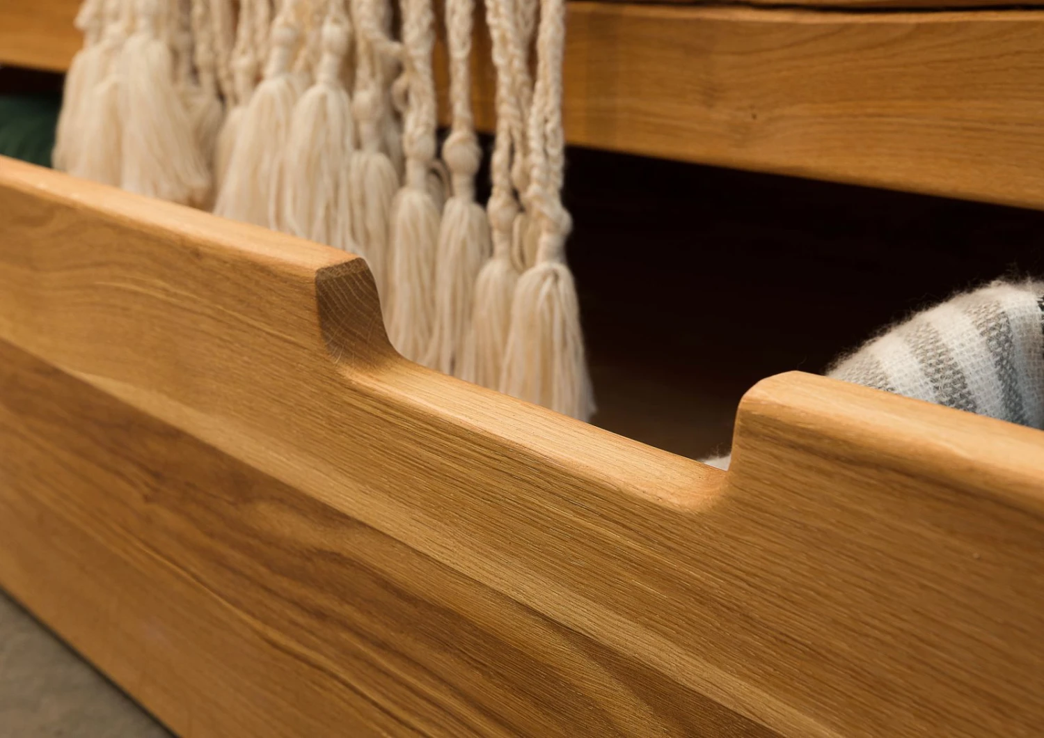 Lit Double Avec Tiroirs 200x200 Chêne Sauvage Huilé Bois Naturel JANGALI #621 5 Lit Double Avec Tiroirs 200x200 Chêne Sauvage Huilé Bois Naturel JANGALI #621 – Image 5