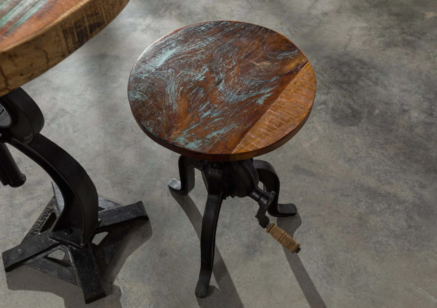 Tabouret 35x35 Bois De Récupération Laqué Multicolore INDUSTRIAL #02 2 Tabouret 35x35 Bois De Récupération Laqué Multicolore INDUSTRIAL #02 – Image 2