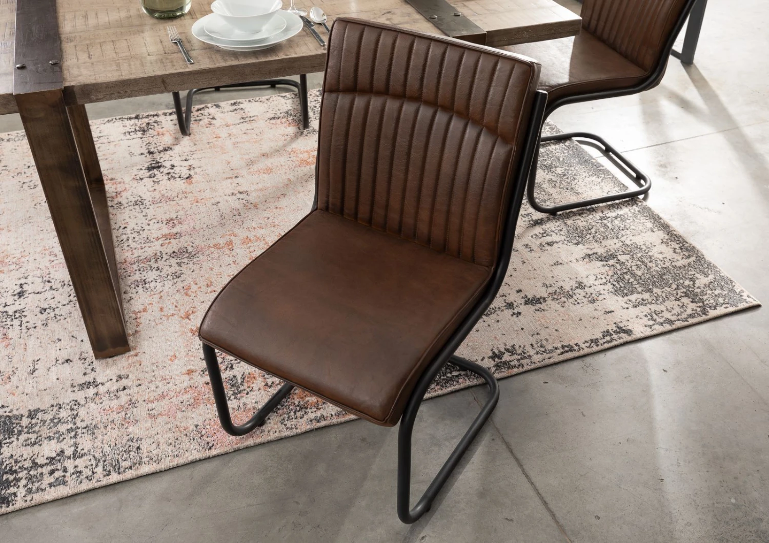 Chaise Cantilever 52x62 Cuir Brun IRON LABEL #03 2 Chaise Cantilever 52x62 Cuir Brun IRON LABEL #03 – Image 2