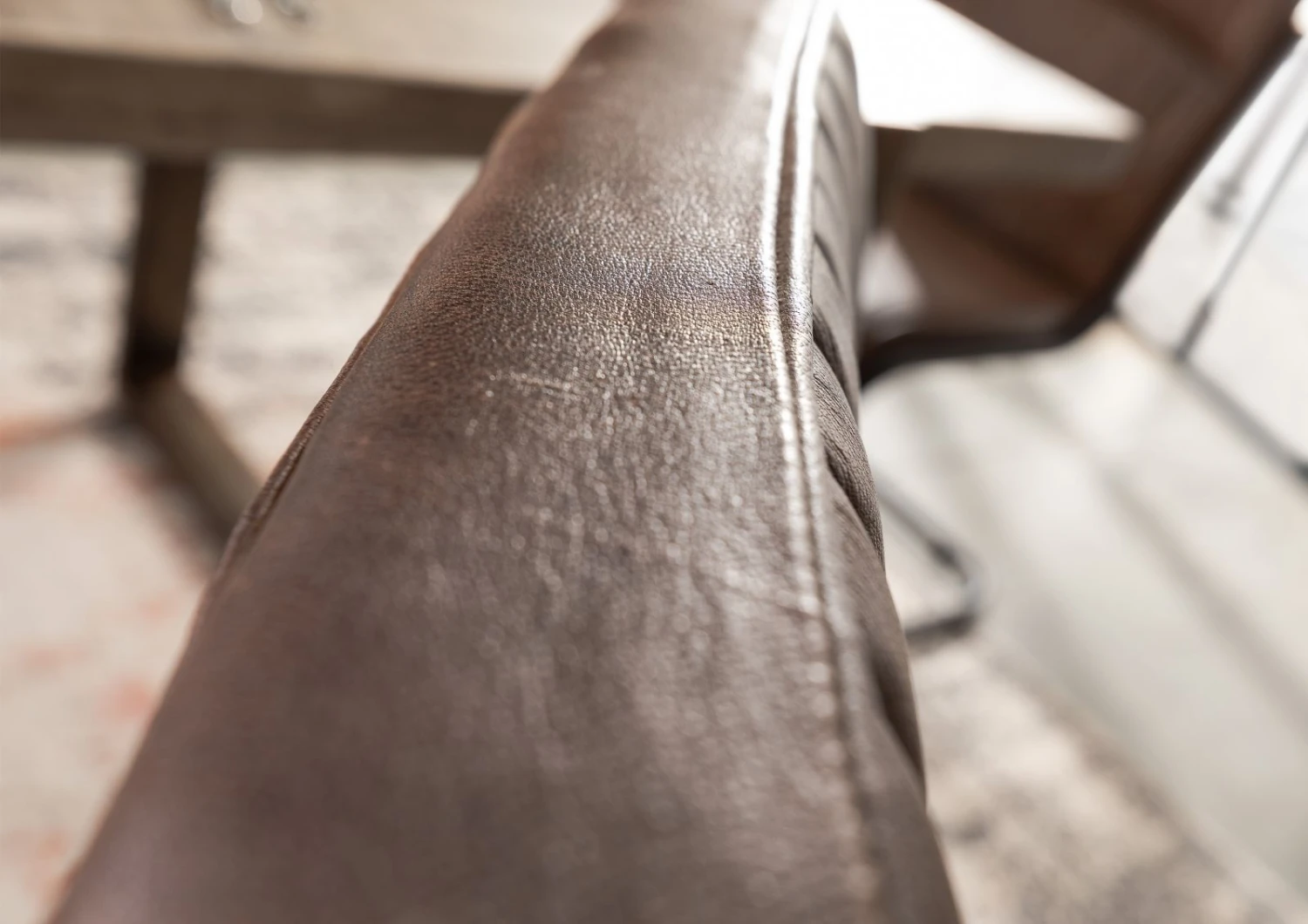 Chaise Cantilever 52x62 Cuir Brun IRON LABEL #03 5 Chaise Cantilever 52x62 Cuir Brun IRON LABEL #03 – Image 5