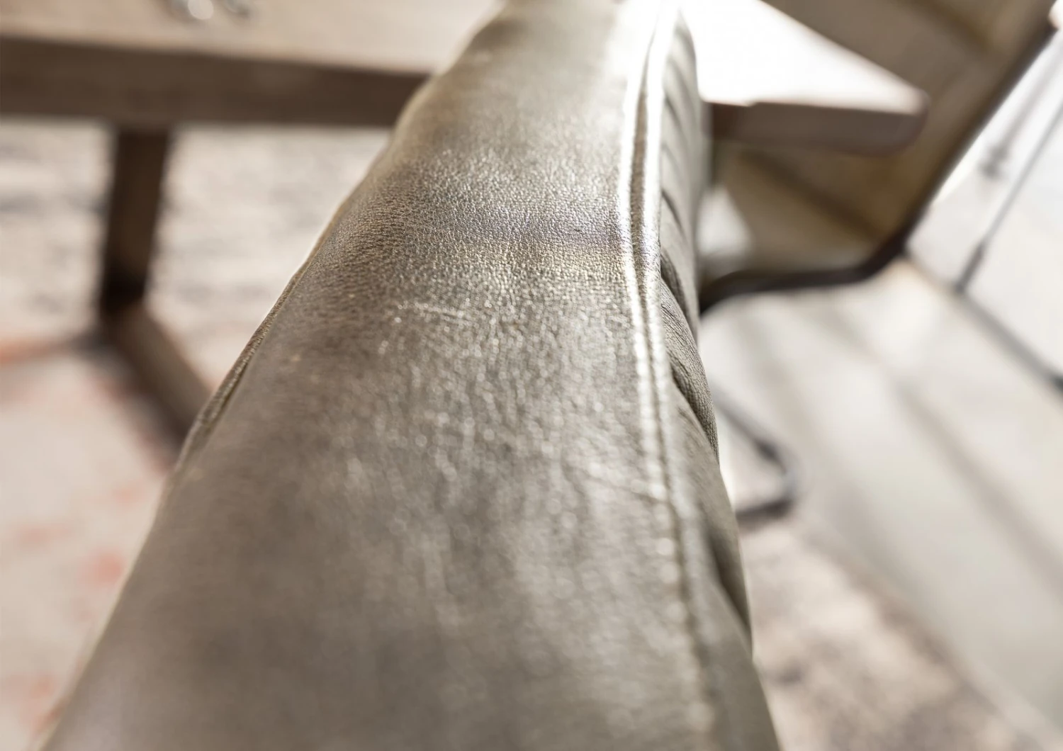 Chaise Cantilever 52x62 Cuir Gris IRON LABEL #04 5 Chaise Cantilever 52x62 Cuir Gris IRON LABEL #04 – Image 5