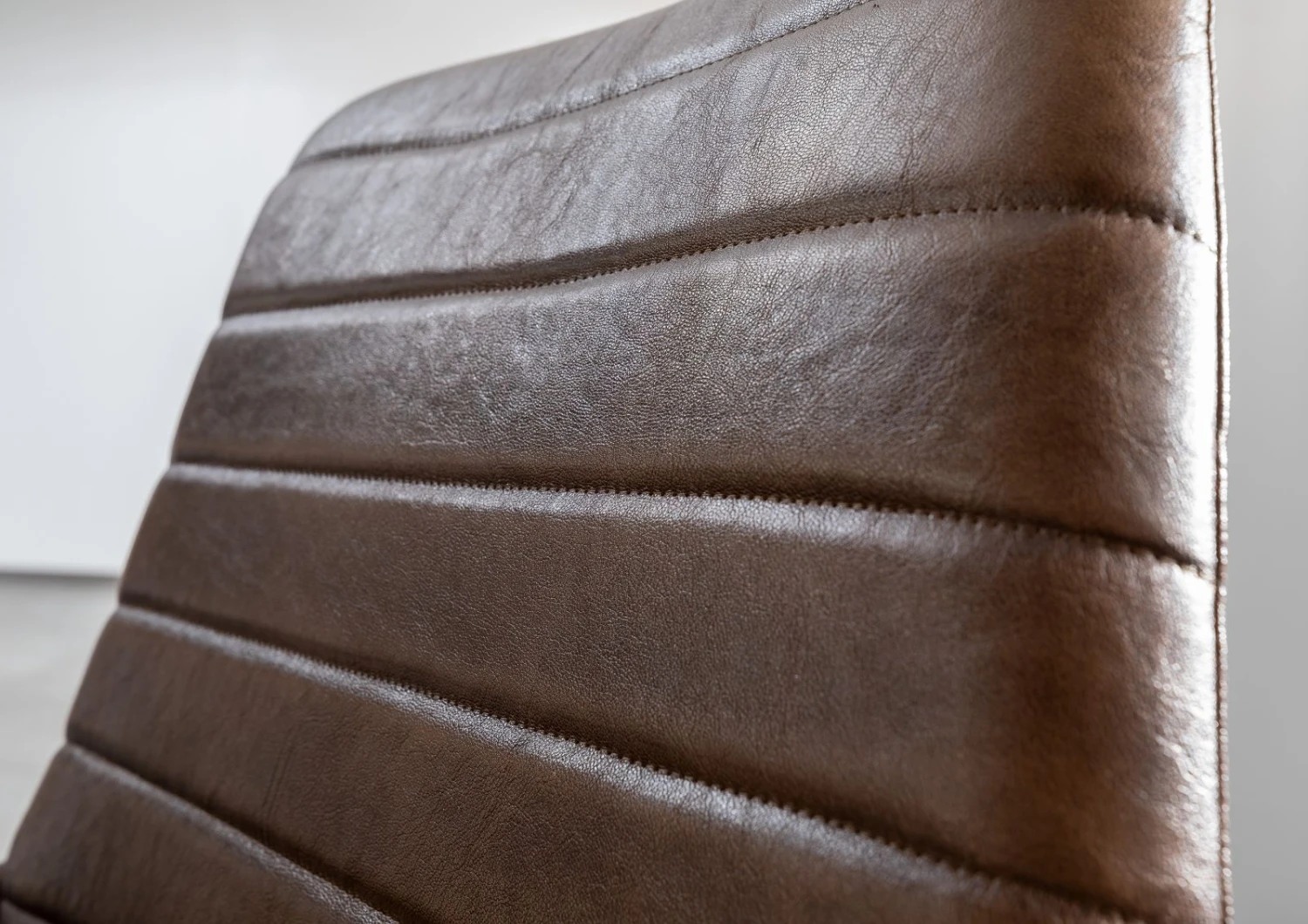 Chaise 59x68 Cuir Marron Foncé IRON LABEL #16 5 Chaise 59x68 Cuir Marron Foncé IRON LABEL #16 – Image 5