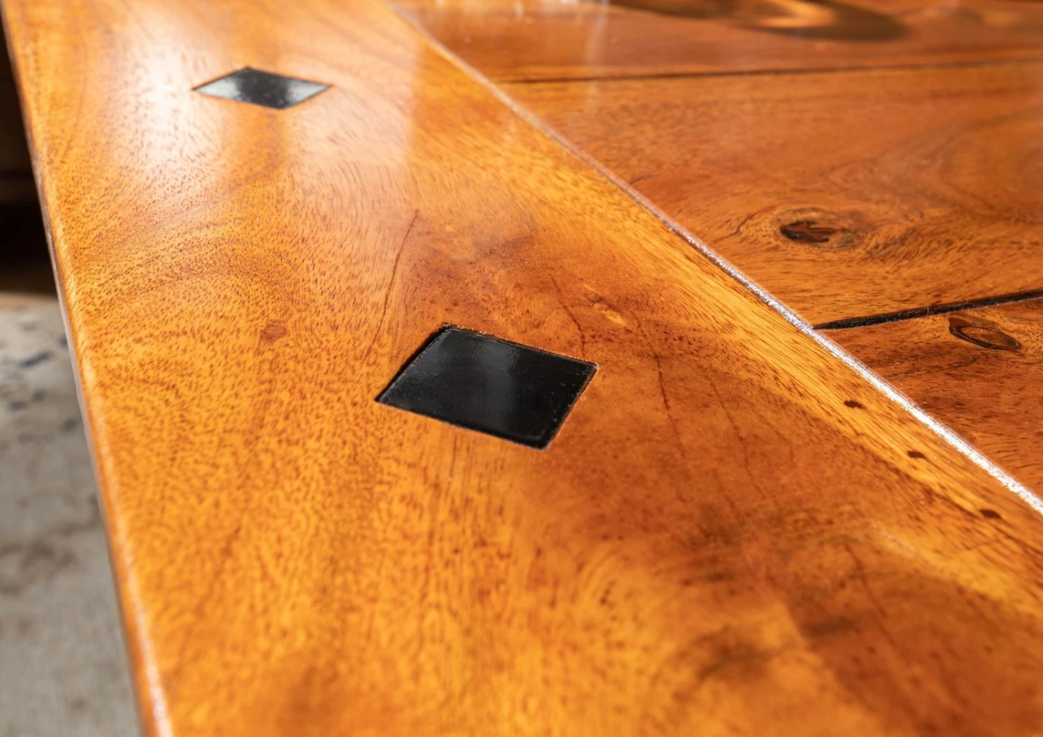 Table Basse 110x60 Acacia Laqué Miel OXFORD #0428 7 Table Basse 110x60 Acacia Laqué Miel OXFORD #0428 – Image 7