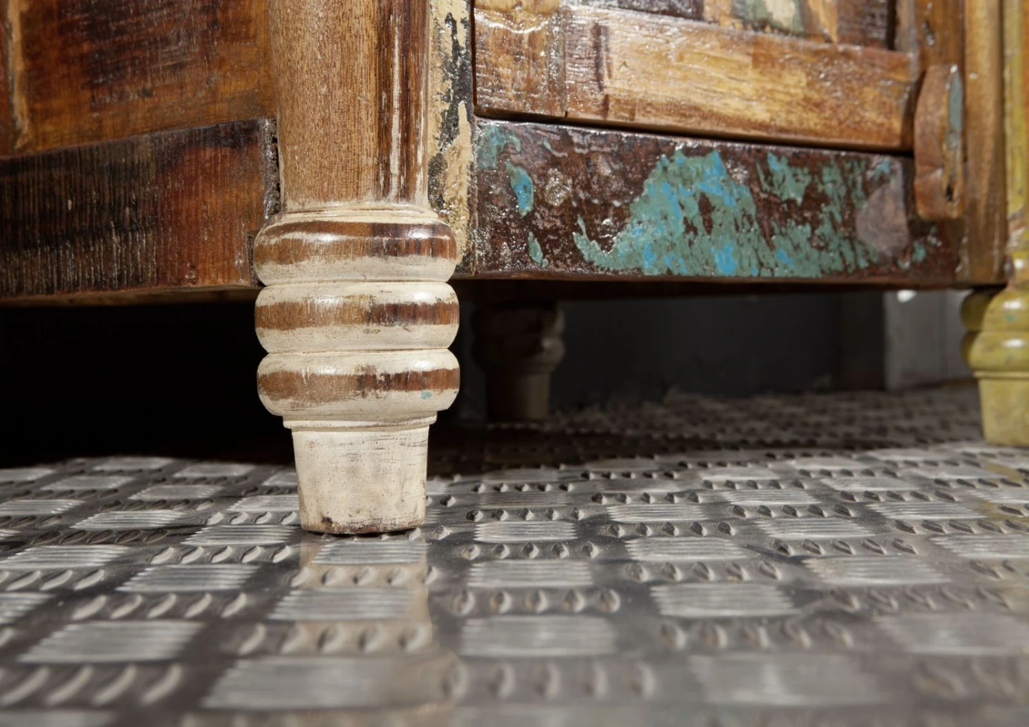 Table De Nuit 50x42 Bois De Récupération Laqué Multicolore FABLE #03 4 Table De Nuit 50x42 Bois De Récupération Laqué Multicolore FABLE #03 – Image 4