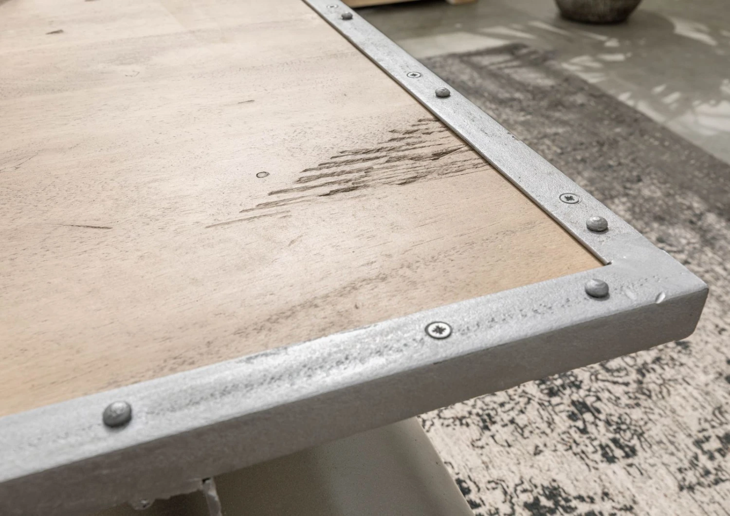 Table Basse 110x80 Manguier Laqué Blanchi RAILWAY #333 5 Table Basse 110x80 Manguier Laqué Blanchi RAILWAY #333 – Image 5