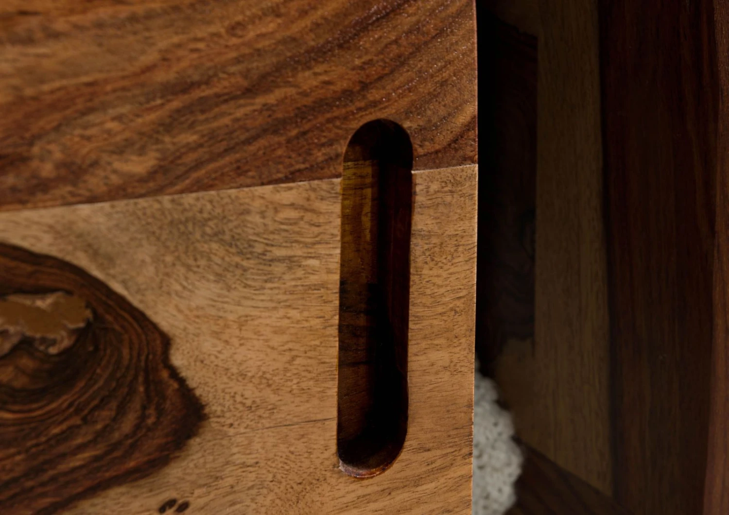 Table Basse En Bois De Sheesham 70x70x50 Marron Foncé Laqué MAILAND #233 5 Table Basse En Bois De Sheesham 70x70x50 Marron Foncé Laqué MAILAND #233 – Image 5