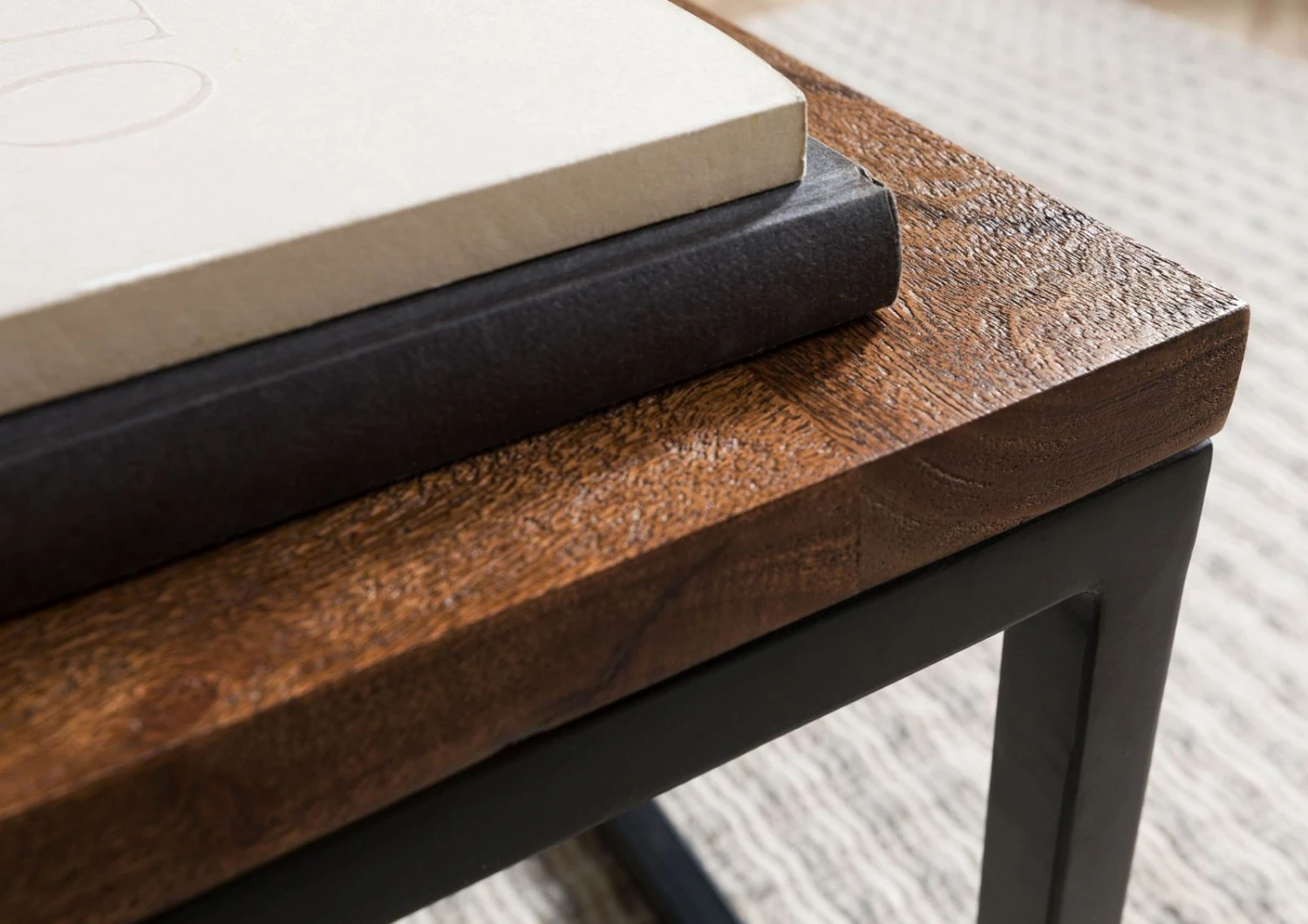 Table Basse 110x70 Acacia Laqué Noisette LOUNGE COLLECTION #05 5 Table Basse 110x70 Acacia Laqué Noisette LOUNGE COLLECTION #05 – Image 5