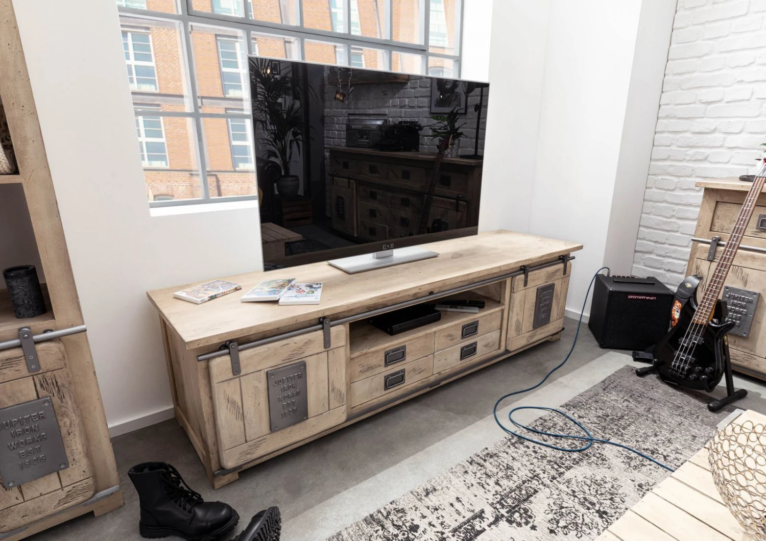 Meuble TV 200x55 Manguier Laqué Blanchi RAILWAY #348 2 Meuble TV 200x55 Manguier Laqué Blanchi RAILWAY #348 – Image 2