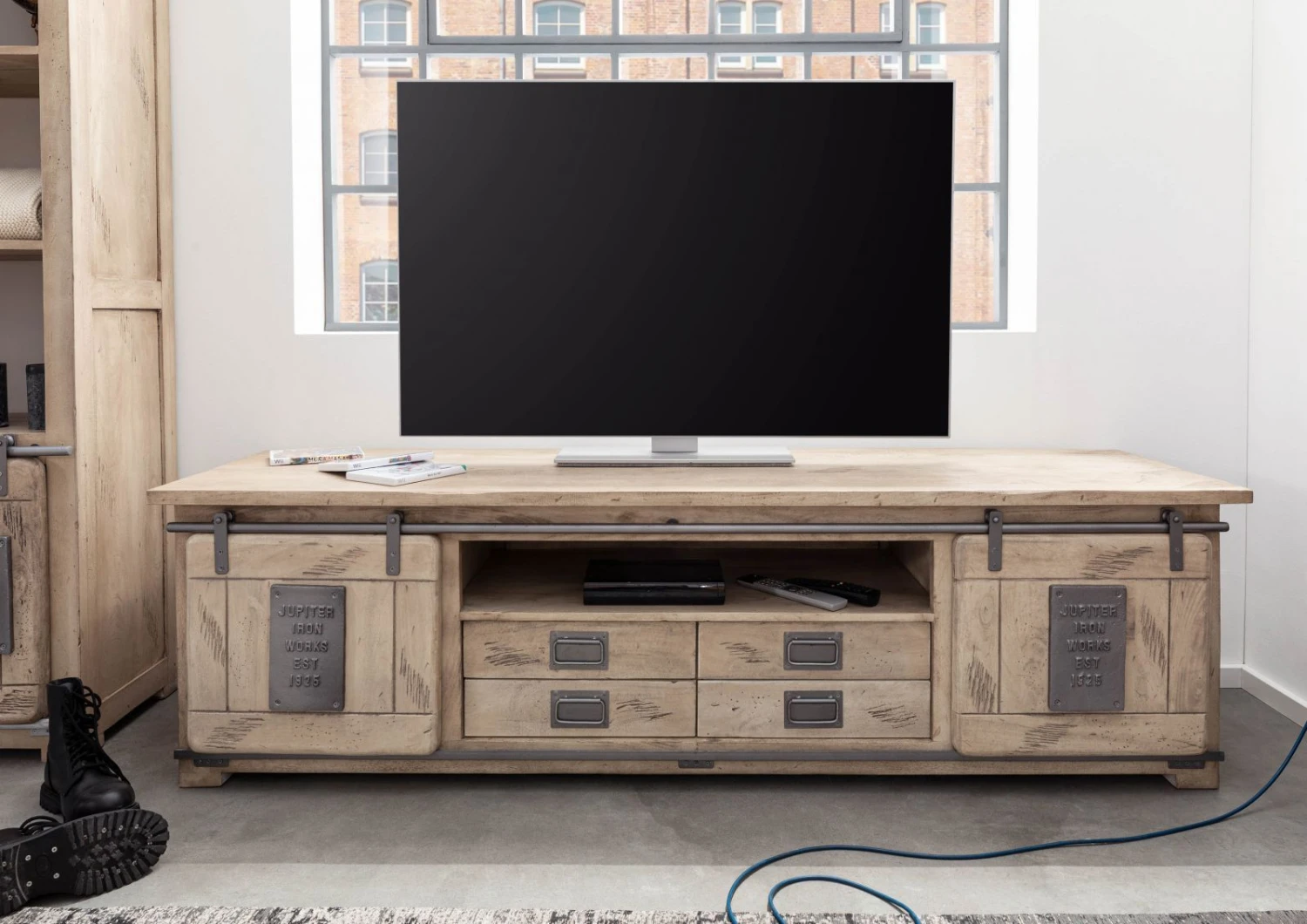 Meuble TV 200x55 Manguier Laqué Blanchi RAILWAY #348 3 Meuble TV 200x55 Manguier Laqué Blanchi RAILWAY #348 – Image 3