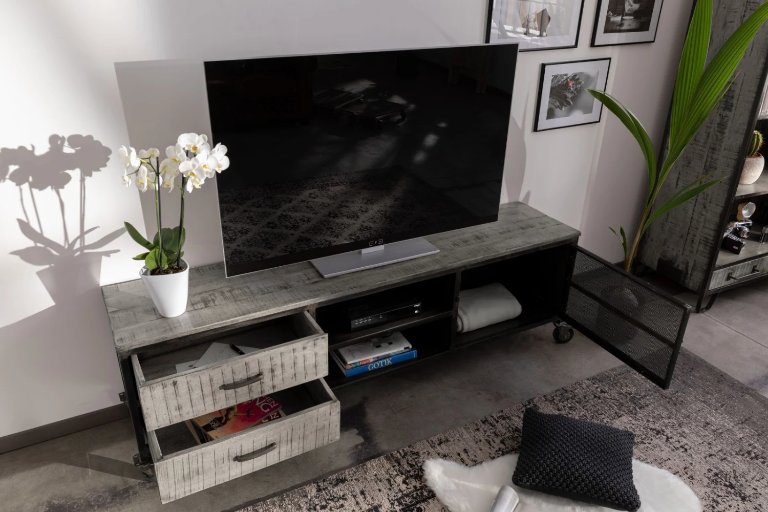 Meuble TV 190x40 Manguier Laqué Gris HEAVY INDUSTRY #131 4 Meuble TV 190x40 Manguier Laqué Gris HEAVY INDUSTRY #131 – Image 4