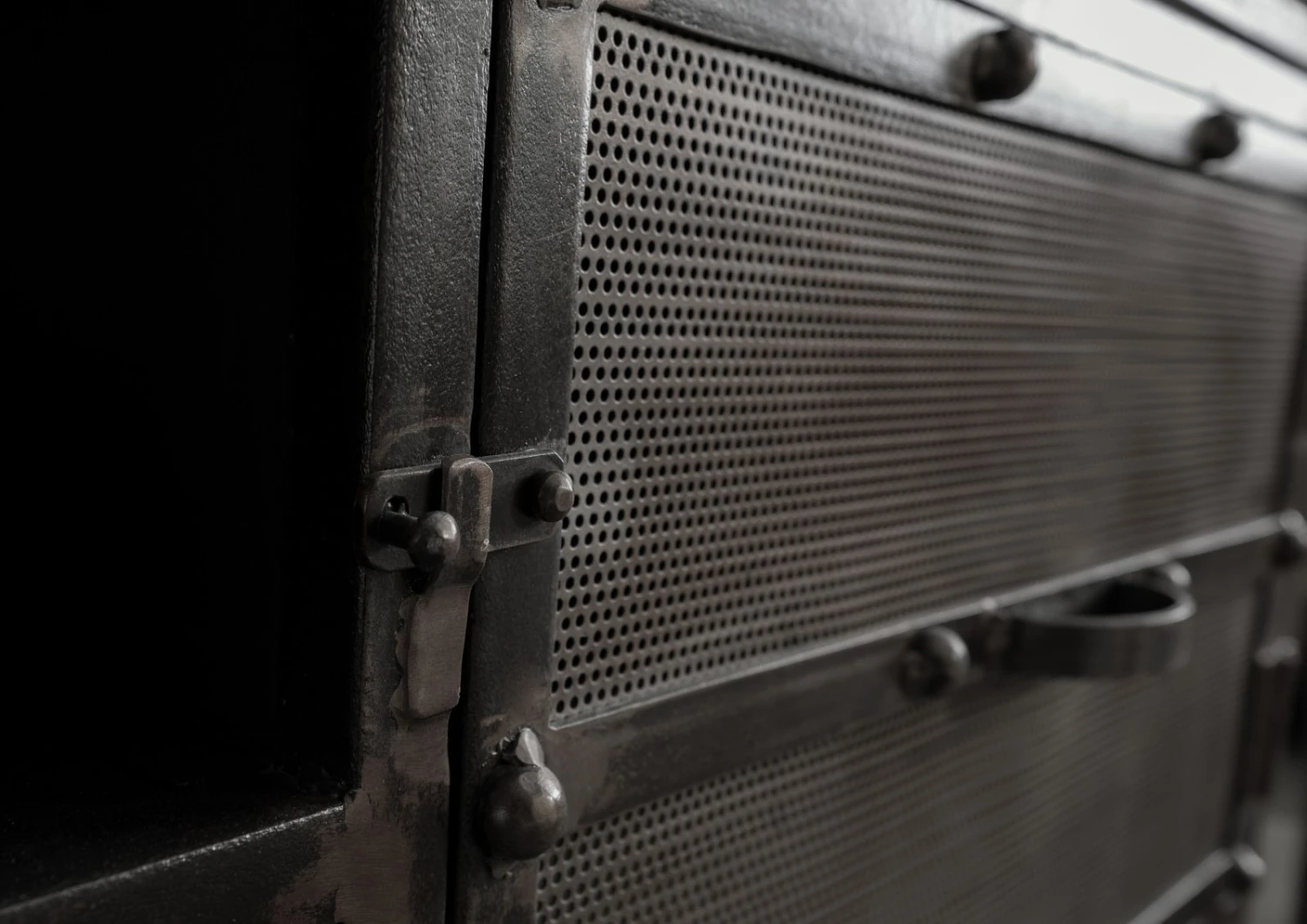 Meuble TV 190x40 Manguier Laqué Gris HEAVY INDUSTRY #131 5 Meuble TV 190x40 Manguier Laqué Gris HEAVY INDUSTRY #131 – Image 5