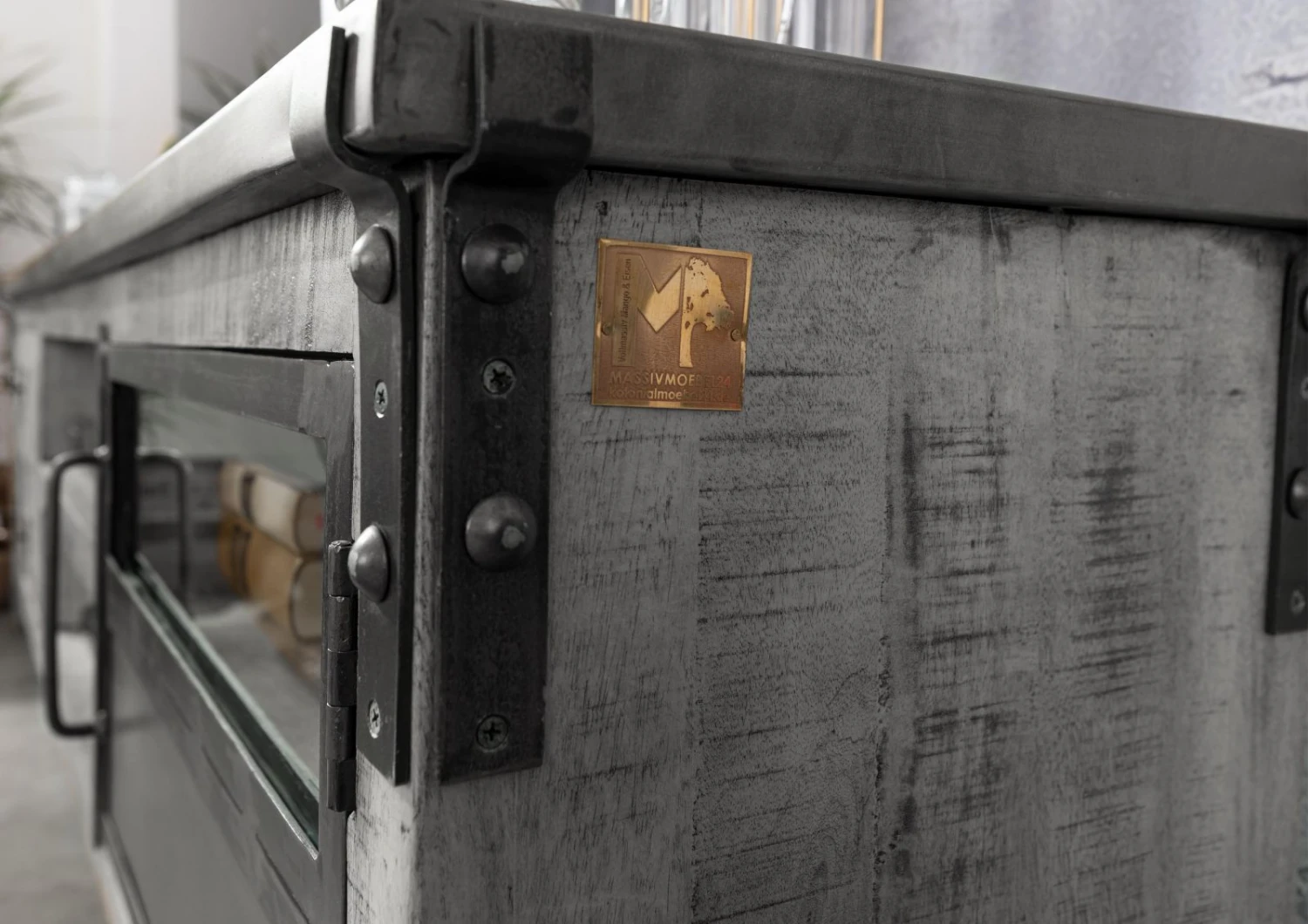 Meuble TV 190x40 Manguier Laqué Gris HEAVY INDUSTRY #134 5 Meuble TV 190x40 Manguier Laqué Gris HEAVY INDUSTRY #134 – Image 5