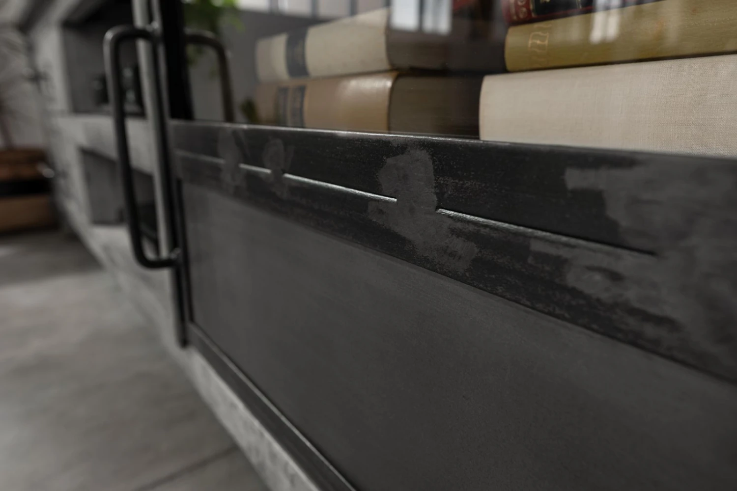 Meuble TV 190x40 Manguier Laqué Gris HEAVY INDUSTRY #134 6 Meuble TV 190x40 Manguier Laqué Gris HEAVY INDUSTRY #134 – Image 6