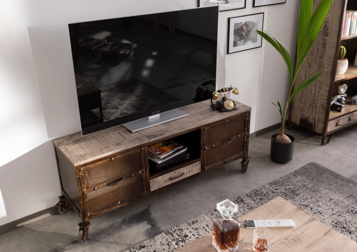 Meuble TV 150x40 Manguier Laqué Brun HEAVY INDUSTRY #219 2 Meuble TV 150x40 Manguier Laqué Brun HEAVY INDUSTRY #219 – Image 2