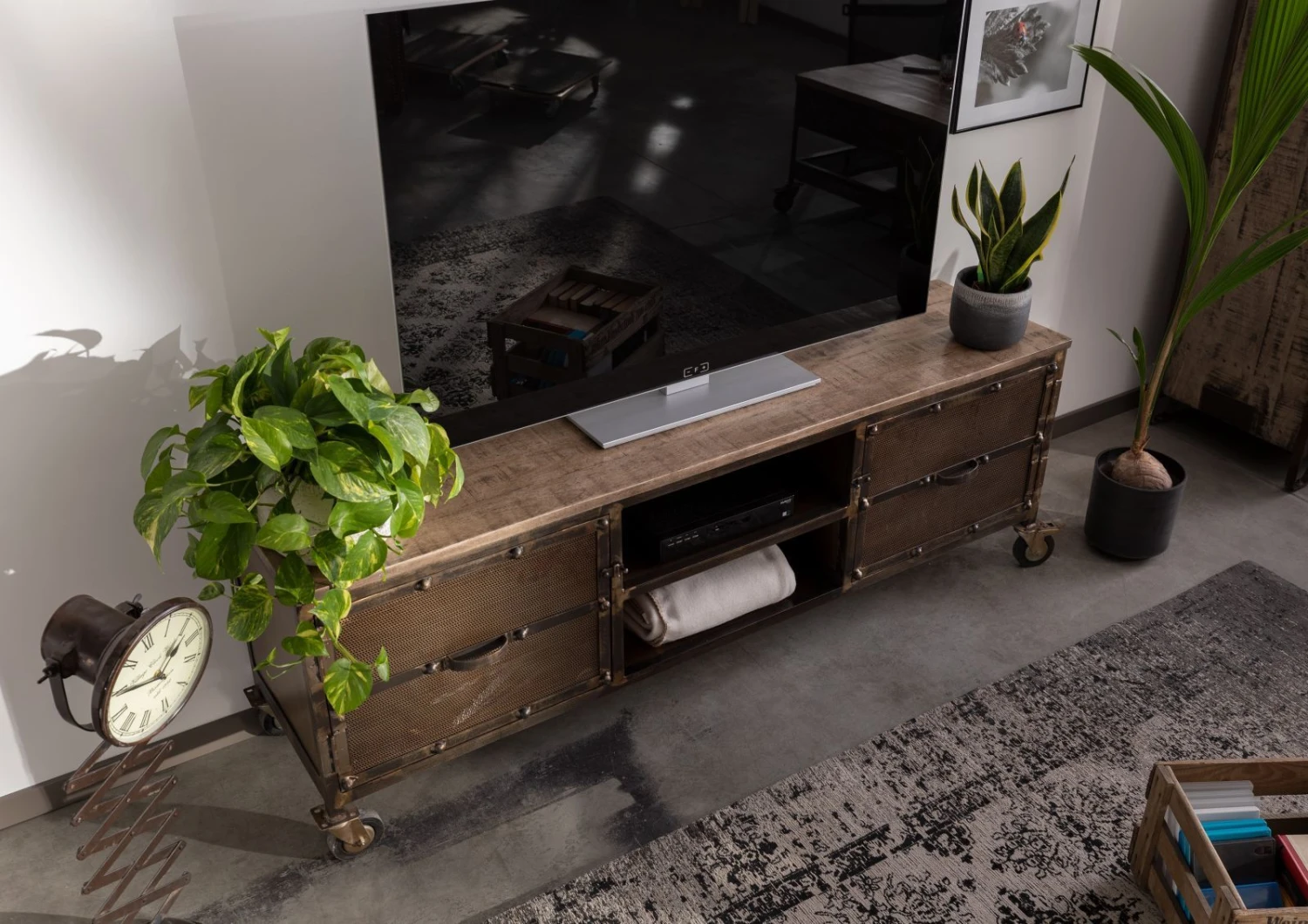 Meuble TV 170x40 Manguier Laqué Brun HEAVY INDUSTRY #233 2 Meuble TV 170x40 Manguier Laqué Brun HEAVY INDUSTRY #233 – Image 2