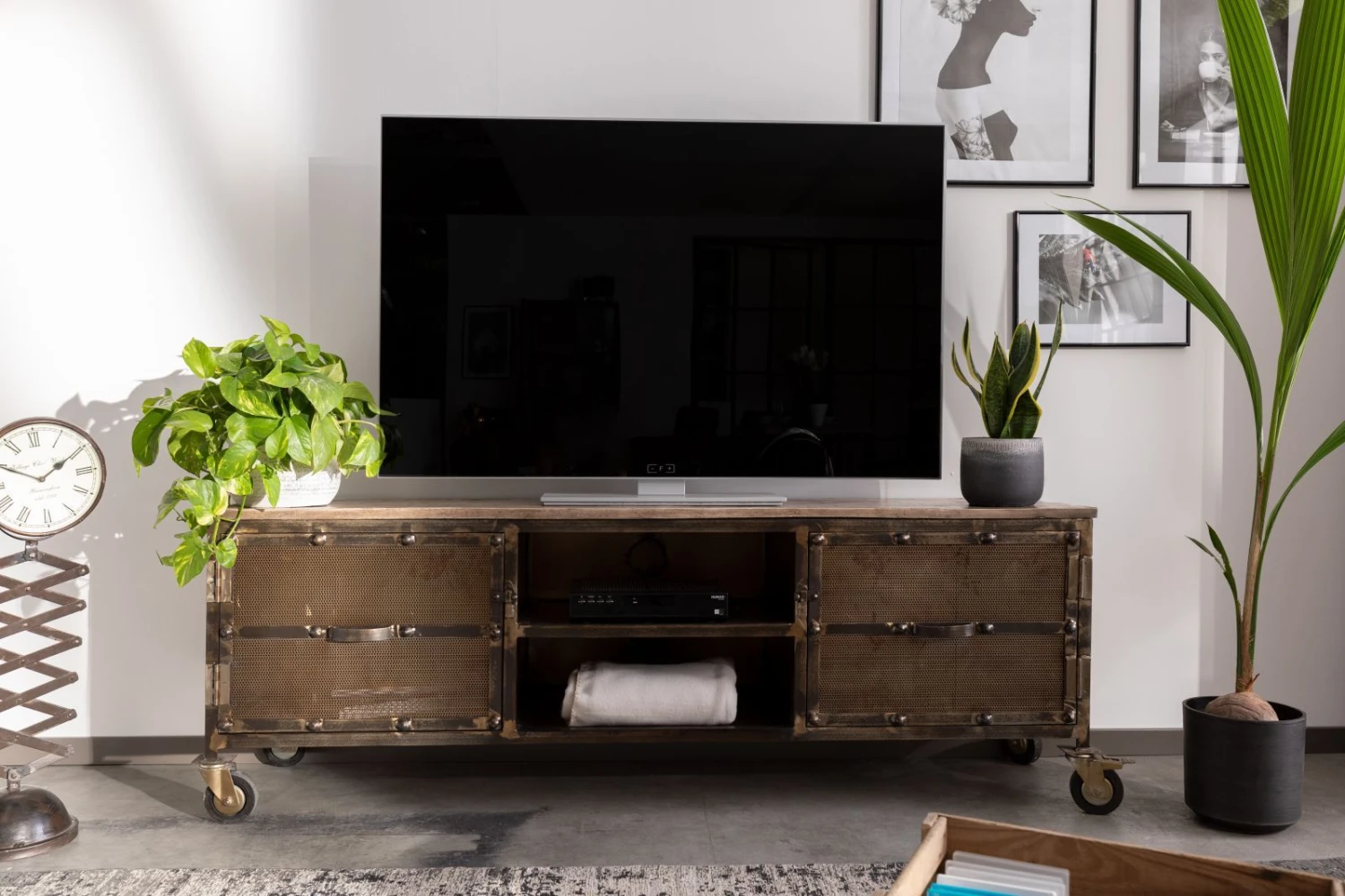 Meuble TV 170x40 Manguier Laqué Brun HEAVY INDUSTRY #233 3 Meuble TV 170x40 Manguier Laqué Brun HEAVY INDUSTRY #233 – Image 3