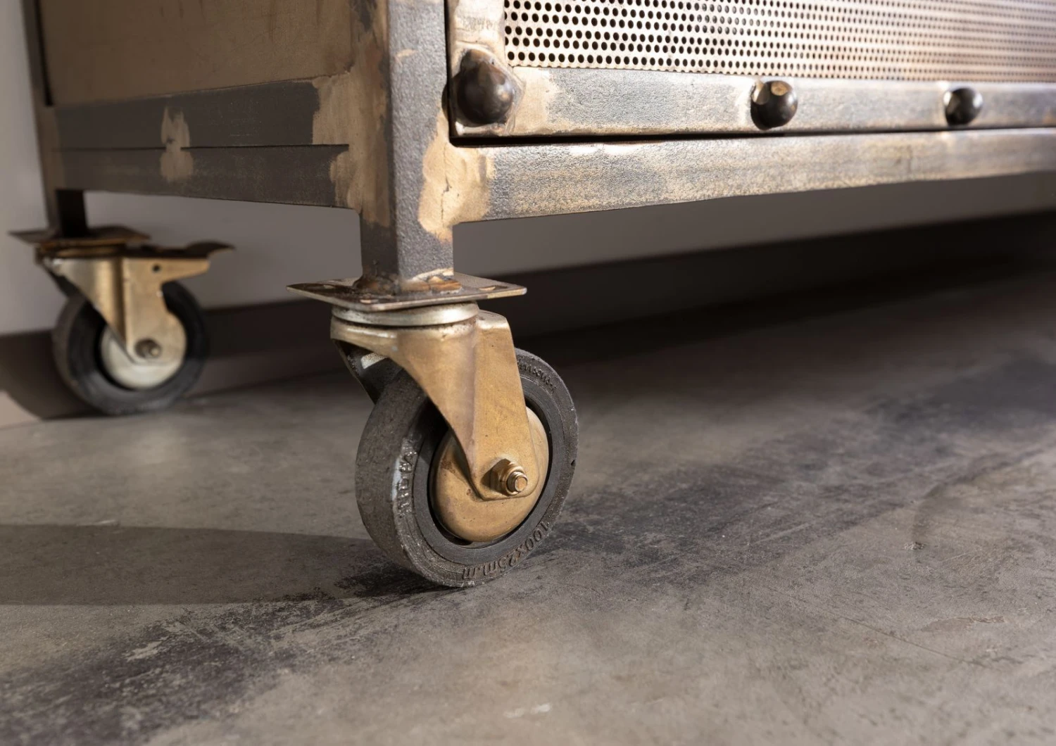 Meuble TV 170x40 Manguier Laqué Brun HEAVY INDUSTRY #233 5 Meuble TV 170x40 Manguier Laqué Brun HEAVY INDUSTRY #233 – Image 5