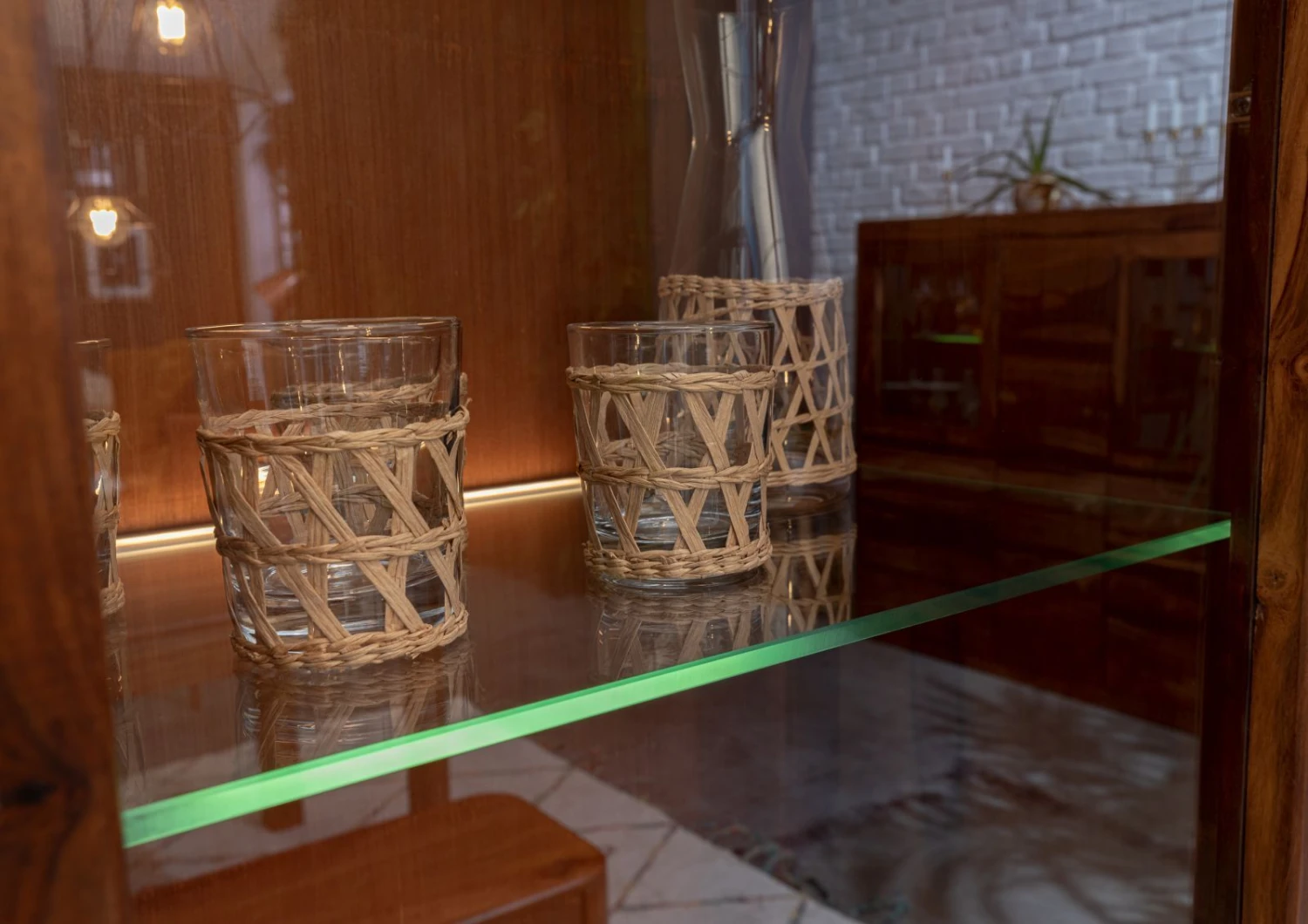 Vitrine 70x40 Palissandre Ciré Noisette TORONTO #210 7 Vitrine 70x40 Palissandre Ciré Noisette TORONTO #210 – Image 7