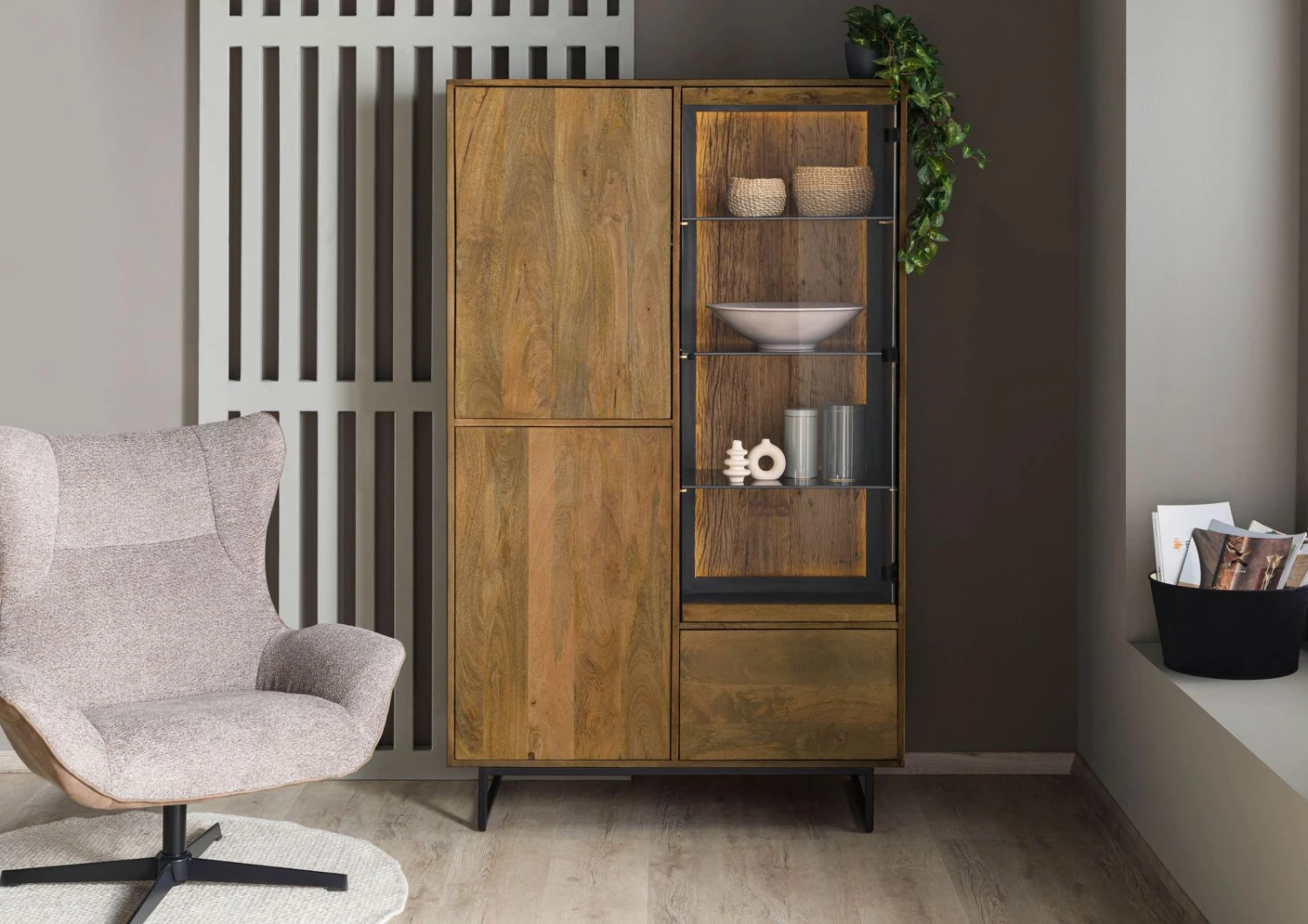 Vitrine En Bois De Manguier / Bois De Récupération 110x47x182 Noir / Naturel Laqué DAVIS #31 1 Vitrine En Bois De Manguier / Bois De Récupération 110x47x182 Noir / Naturel Laqué DAVIS #31