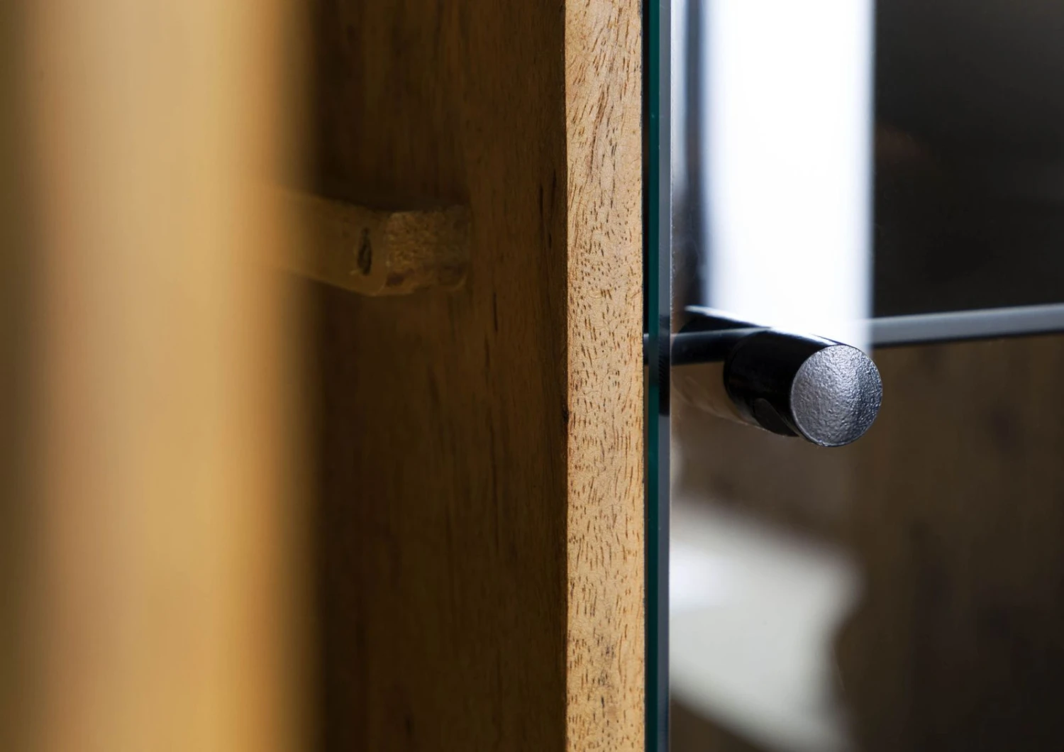 Vitrine En Bois De Manguier / Bois De Récupération 110x47x182 Noir / Naturel Laqué DAVIS #31 5 Vitrine En Bois De Manguier / Bois De Récupération 110x47x182 Noir / Naturel Laqué DAVIS #31 – Image 5