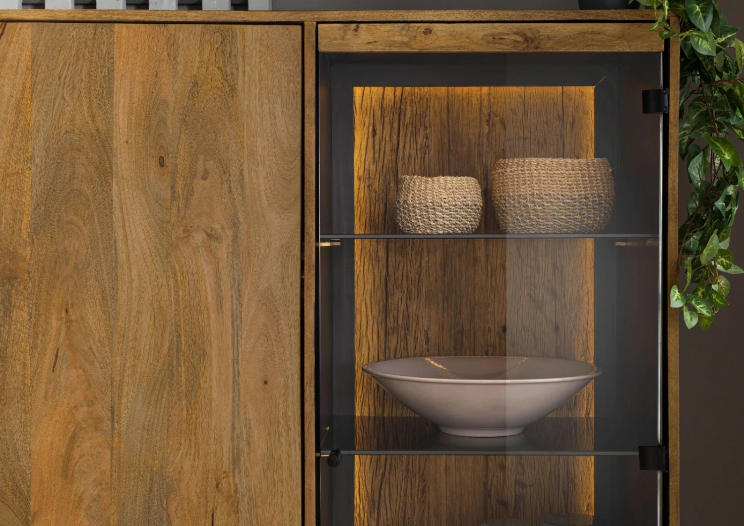 Vitrine En Bois De Manguier / Bois De Récupération 110x47x182 Noir / Naturel Laqué DAVIS #31 6 Vitrine En Bois De Manguier / Bois De Récupération 110x47x182 Noir / Naturel Laqué DAVIS #31 – Image 6