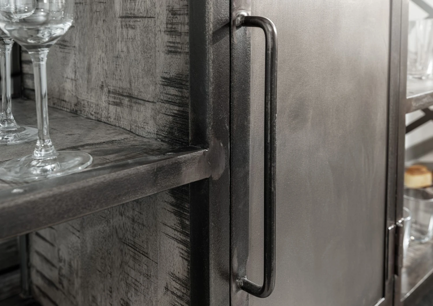 Desserte 137x46 Manguier Laqué Gris HEAVY INDUSTRY #124 5 Desserte 137x46 Manguier Laqué Gris HEAVY INDUSTRY #124 – Image 5