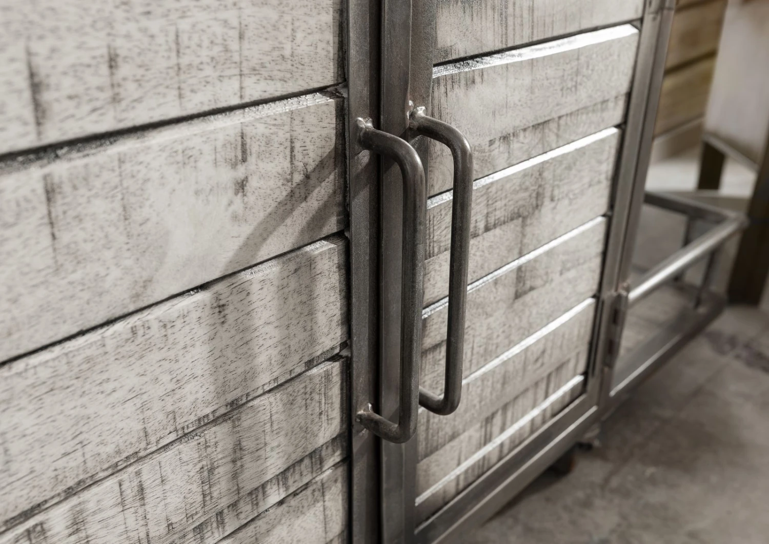 Bar 117x46 Manguier Laqué Gris HEAVY INDUSTRY #167 6 Bar 117x46 Manguier Laqué Gris HEAVY INDUSTRY #167 – Image 6