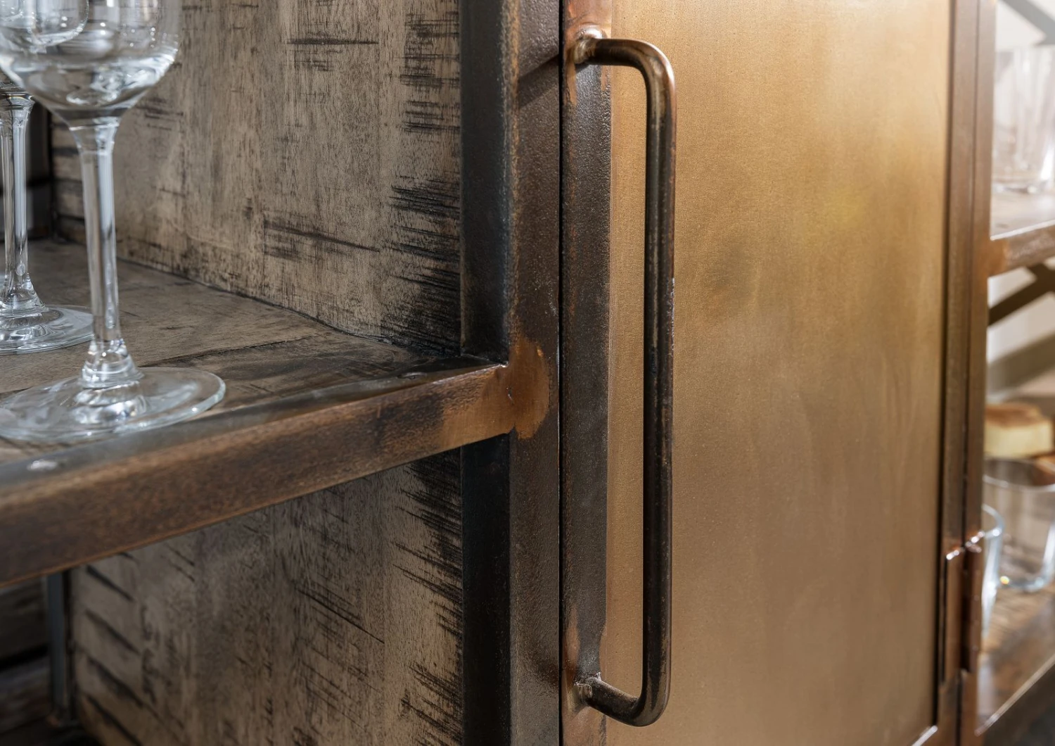 Desserte 137x46 Manguier Laqué Brun HEAVY INDUSTRY #224 5 Desserte 137x46 Manguier Laqué Brun HEAVY INDUSTRY #224 – Image 5