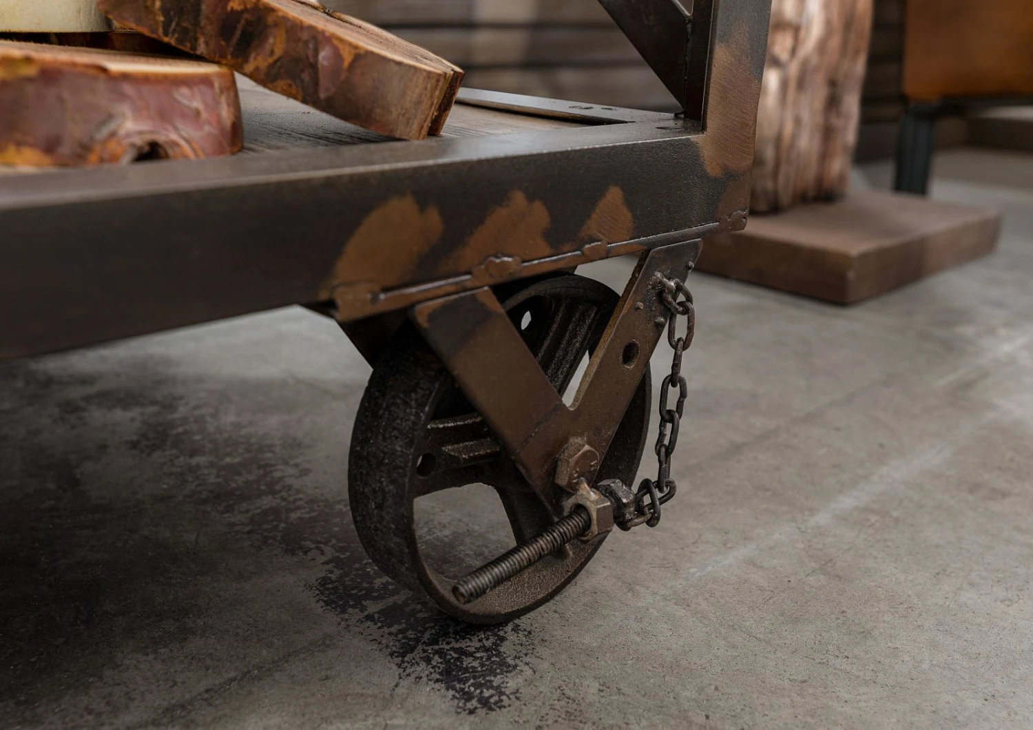 Desserte 137x46 Manguier Laqué Brun HEAVY INDUSTRY #224 6 Desserte 137x46 Manguier Laqué Brun HEAVY INDUSTRY #224 – Image 6