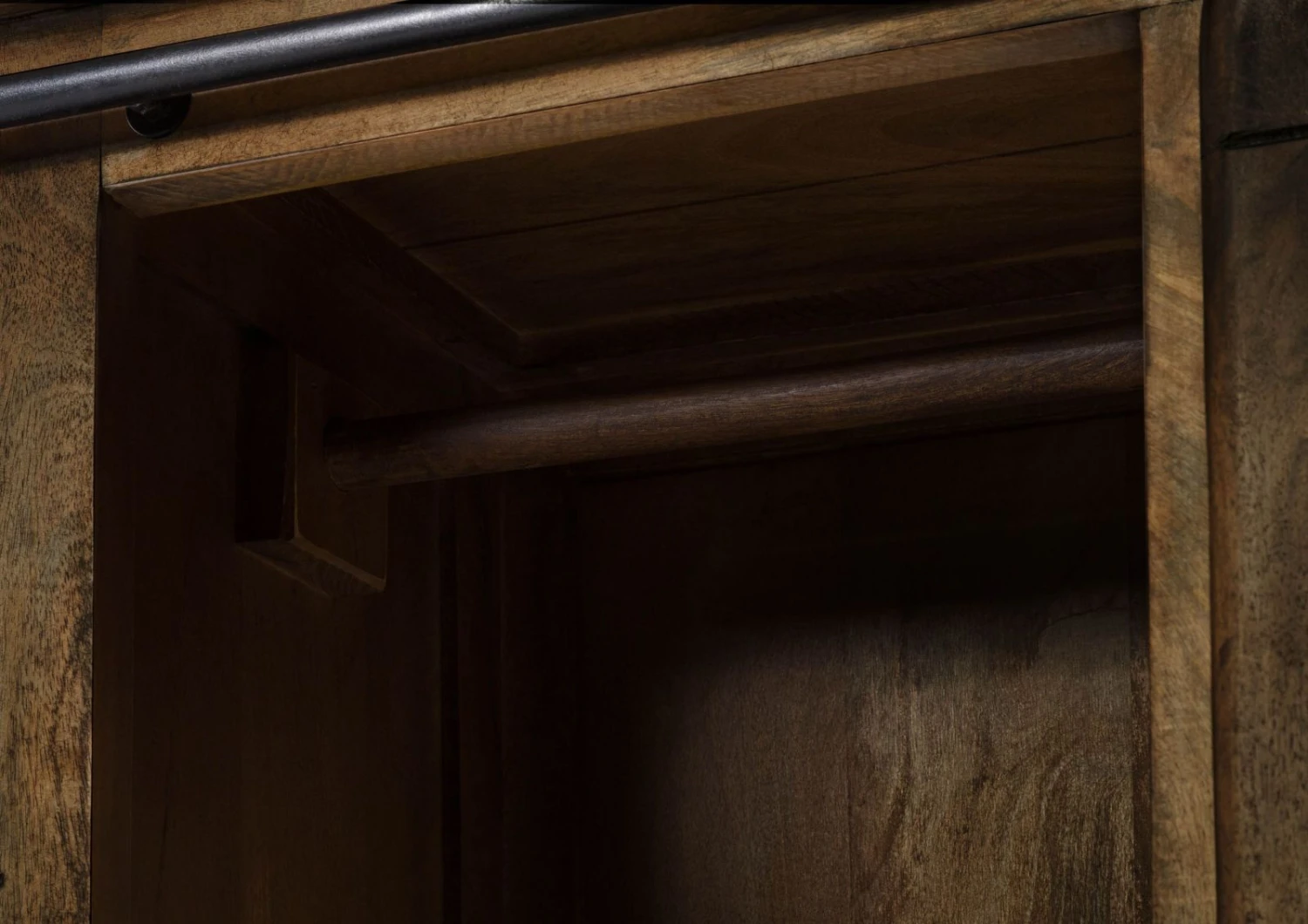 Armoire En Bois De Manguier Huilé RAILWAY #414 5 Armoire En Bois De Manguier Huilé RAILWAY #414 – Image 5