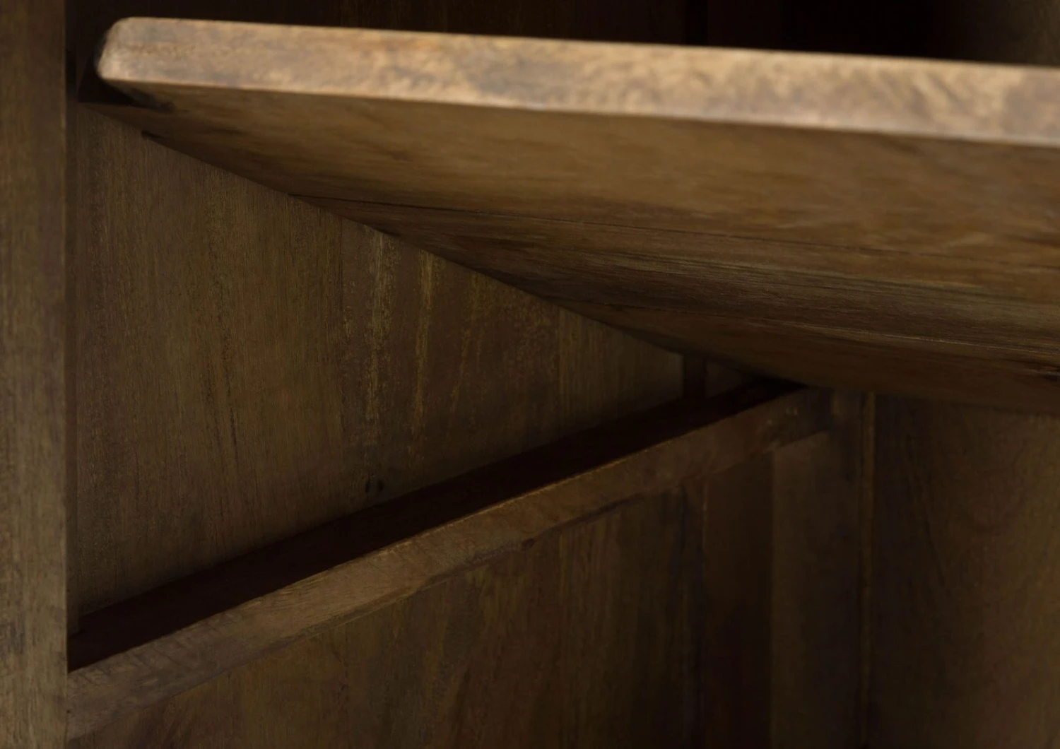 Armoire En Bois De Manguier Huilé RAILWAY #414 7 Armoire En Bois De Manguier Huilé RAILWAY #414 – Image 7