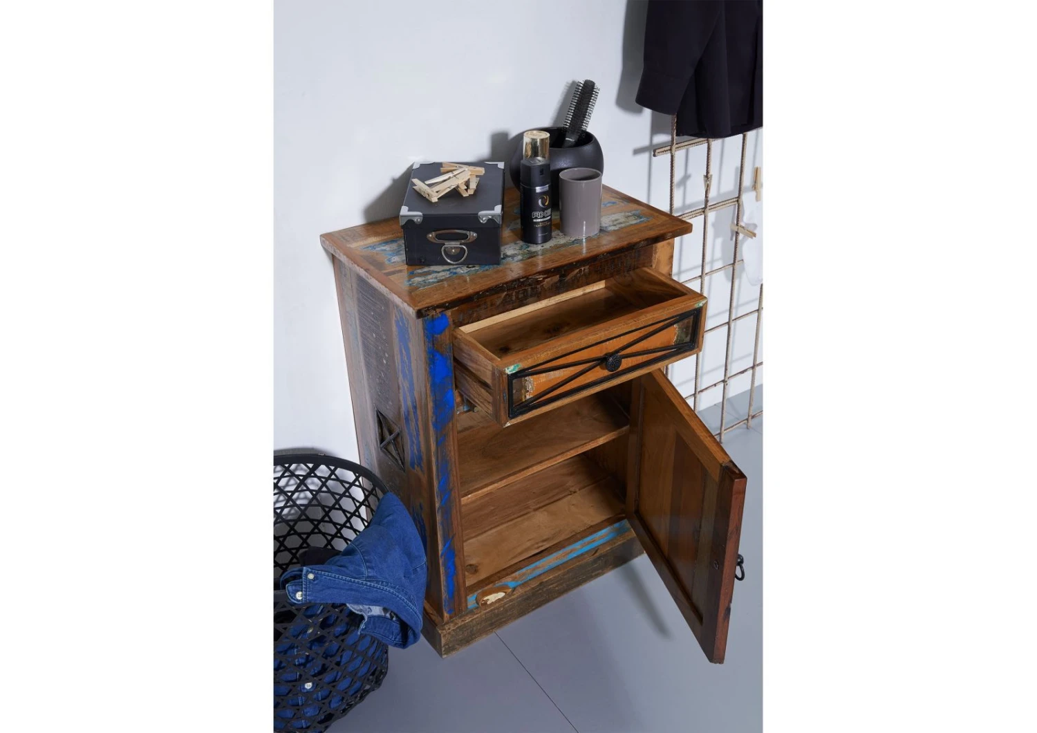 Petite Commode 55x34 Bois De Récupération Laqué Multicolore NATURE OF SPIRIT #100 4 Petite Commode 55x34 Bois De Récupération Laqué Multicolore NATURE OF SPIRIT #100 – Image 4