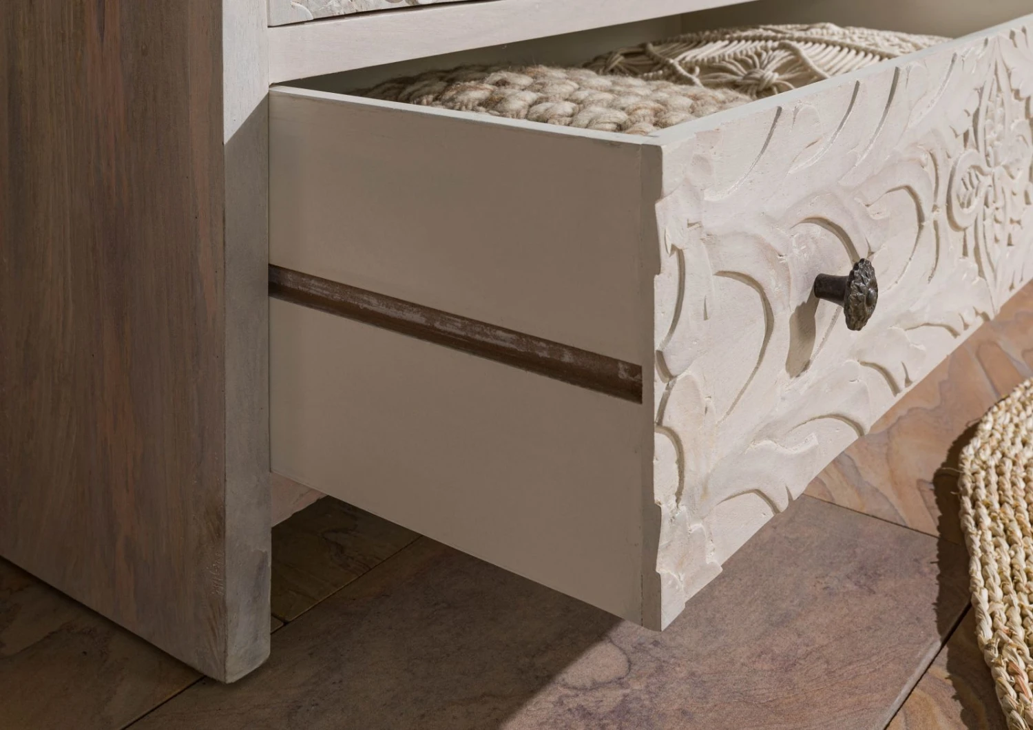 Armoire 108x64 Manguier Huilé Blanc KASHMIR #106 5 Armoire 108x64 Manguier Huilé Blanc KASHMIR #106 – Image 5