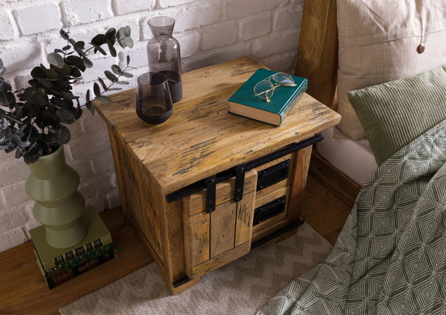 Table De Nuit En Bois De Manguier Laqué Brun Clair RAILWAY #1012 2 Table De Nuit En Bois De Manguier Laqué Brun Clair RAILWAY #1012 – Image 2