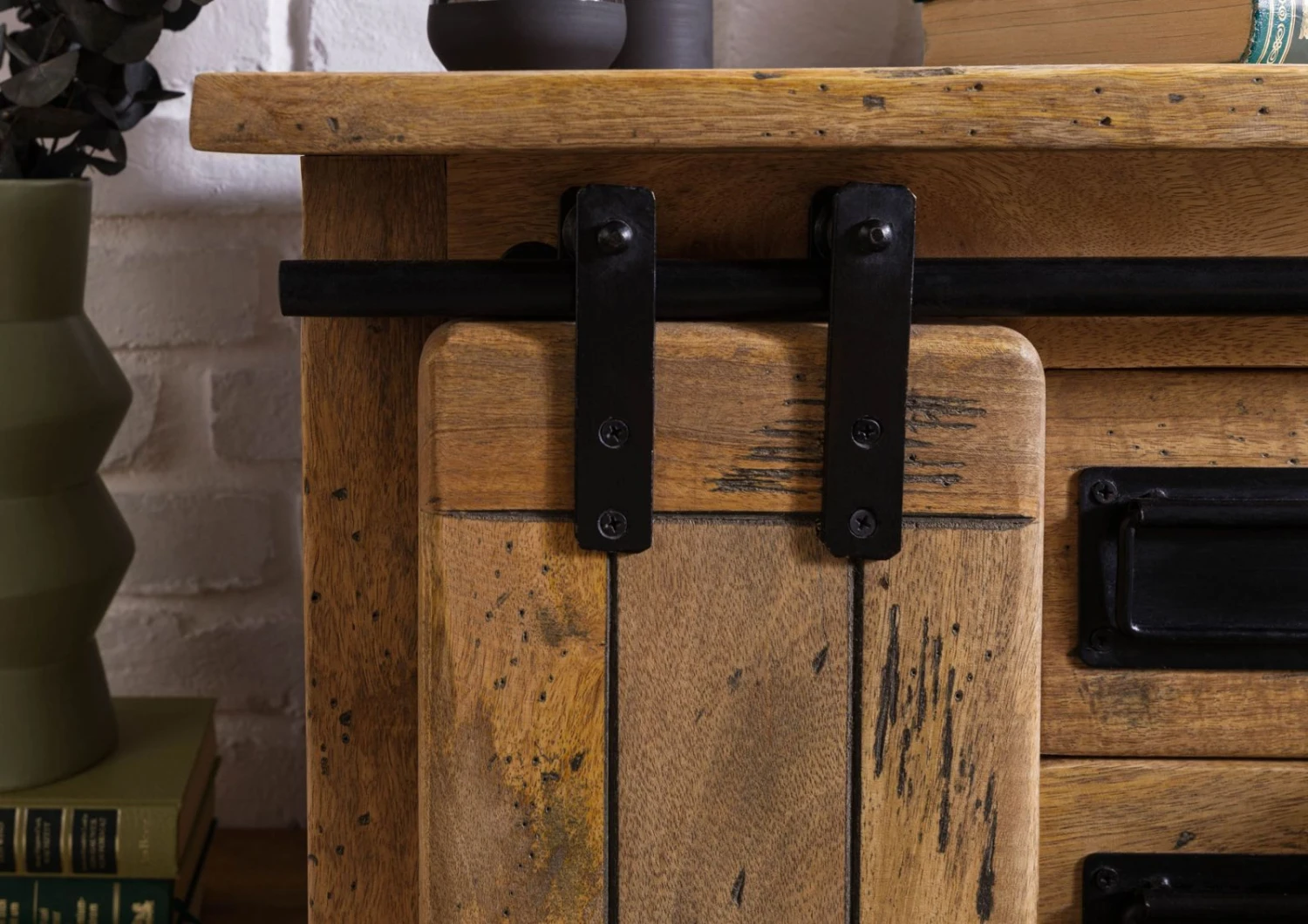 Table De Nuit En Bois De Manguier Laqué Brun Clair RAILWAY #1012 7 Table De Nuit En Bois De Manguier Laqué Brun Clair RAILWAY #1012 – Image 7