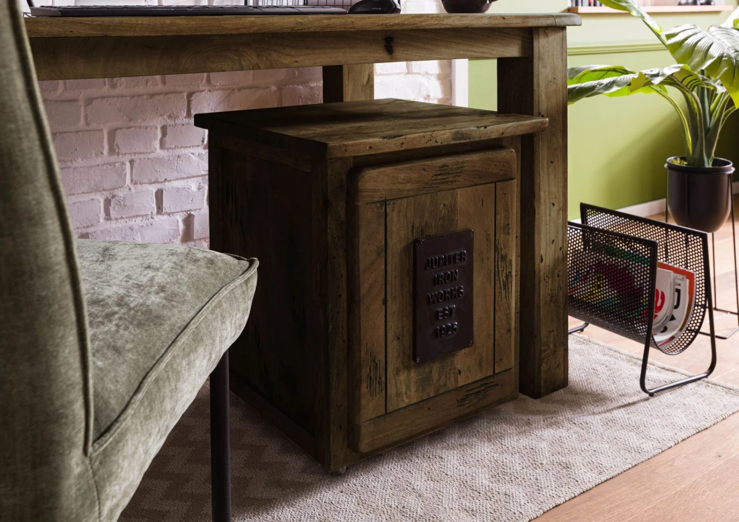 Table De Nuit En Bois De Manguier Laqué Marron RAILWAY #3002 1 Table De Nuit En Bois De Manguier Laqué Marron RAILWAY #3002