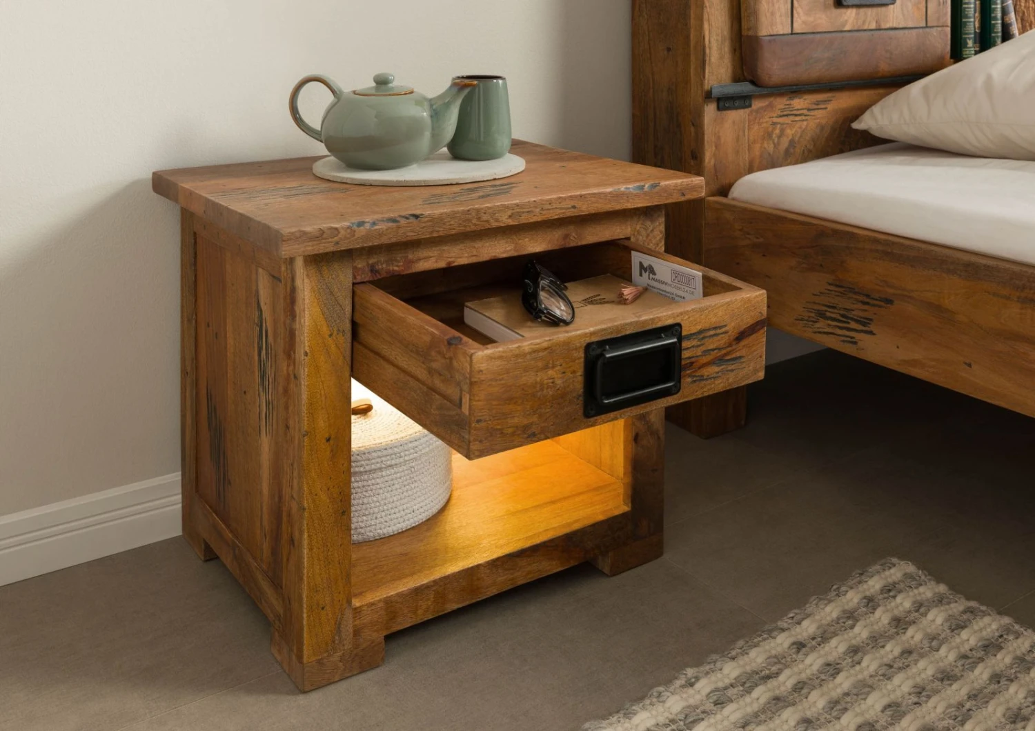 Table De Nuit En Bois De Manguier / Bois De Récupération 50x40x45 Naturel Laqué RAILWAY LUX #160 4 Table De Nuit En Bois De Manguier / Bois De Récupération 50x40x45 Naturel Laqué RAILWAY LUX #160 – Image 4