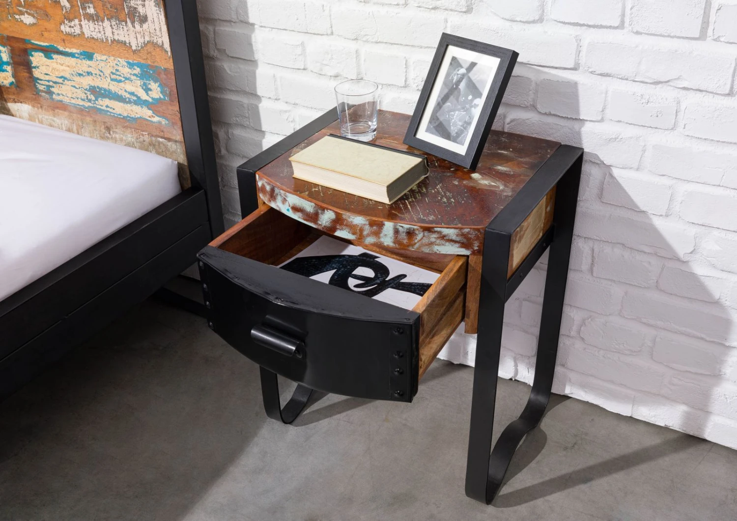 Table De Nuit 50x40 Bois De Récupération Laqué Multicolore INDUSTRIAL #11 4 Table De Nuit 50x40 Bois De Récupération Laqué Multicolore INDUSTRIAL #11 – Image 4