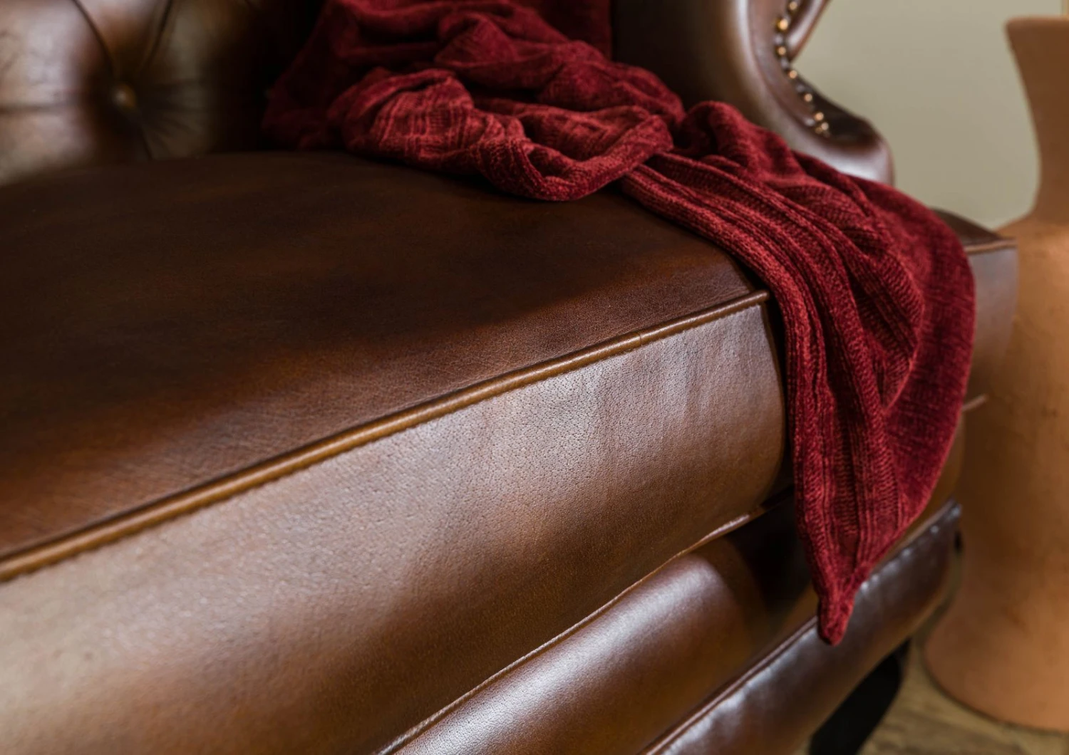 Canapé 88x80 Cuir Brun 3 Places CHESTERFIELD #101 5 Canapé 88x80 Cuir Brun 3 Places CHESTERFIELD #101 – Image 5