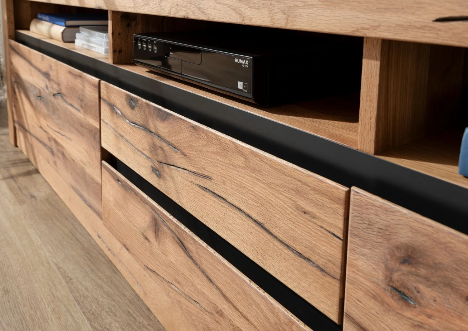 Meuble TV 220x50 Chênes Sauvage Et Lombard Huilé Bois Naturel MONTREUX #040 5 Meuble TV 220x50 Chênes Sauvage Et Lombard Huilé Bois Naturel MONTREUX #040 – Image 5