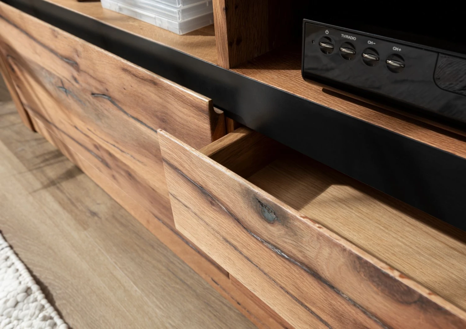 Meuble TV 220x50 Chênes Sauvage Et Lombard Huilé Bois Naturel MONTREUX #040 7 Meuble TV 220x50 Chênes Sauvage Et Lombard Huilé Bois Naturel MONTREUX #040 – Image 7