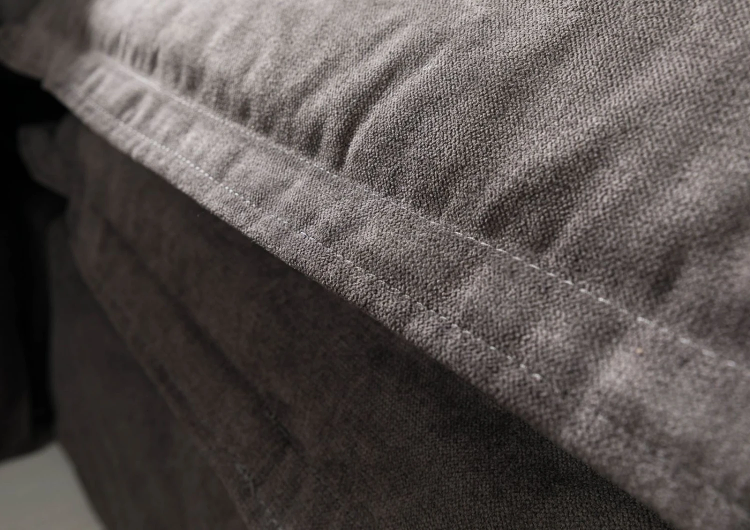 Canapé 3 Places En Polyester Gris Taupe SYLT 6 Canapé 3 Places En Polyester Gris Taupe SYLT – Image 6